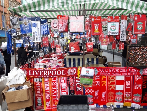 Vartininko įvartis padovanojo pergalę „Liverpool“