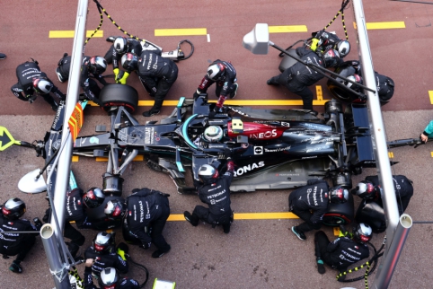 Atsukti V. Botto rato varžtą pasisiūlė „Ferrari“