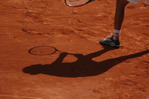 Pirma „Roland Garros“ diena: krito 4-a pasaulio raketė, bulgaras iš mačo pasitraukė dėl traumos