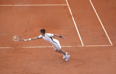 N. Džokovičius pranoko R. Nadalį jo tvirtovėje ir iškopė į finalą "Rolan Garros" turnyre