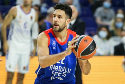 „Anadolu Efes“ pergalė: V. Micičius lieka komandoje