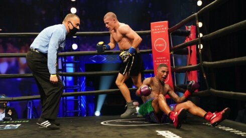 Y. Ugas liko neišgirstas: WBA dar kartą liepė kubiečiui susikauti su E. Stanioniu