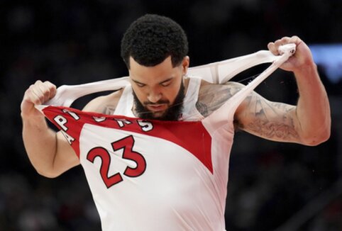 „Raptors“ nepasiduoda: namuose palaužė „76ers“