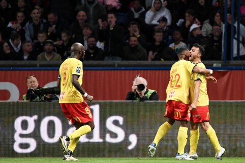 Dešimtyje likę „Lens“ futbolininkai išplėšė lygiąsias su PSG 