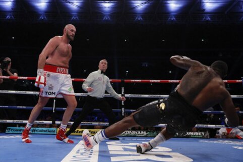 Apgynė: dominavęs T. Fury šeštajame raunde į nokautą pasiuntė D. Whyte'ą