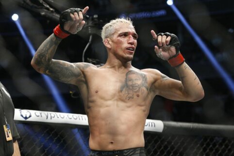 „UFC 274“ svėrimai: C. Oliveira nenumetė svorio ir turbūt praras čempiono diržą