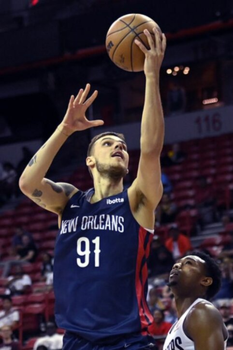 „Pacers“ oficialiai sudarė sutartį su D. Sirvydžiu