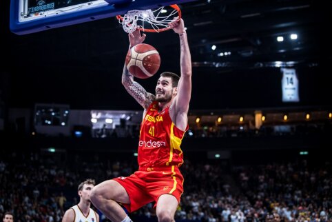 Dviženklį deficitą panaikinę ispanai žengė į Europos čempionato finalą