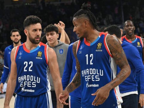 Eurolygos grandų dvikovoje – įtikinanti „Anadolu Efes“ pergalė prieš „Barceloną“