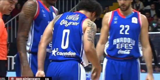 Prieš susitikimą su „Žalgiriu“ – dar vienas „Anadolu Efes“ pralaimėjimas ir Larkino trauma