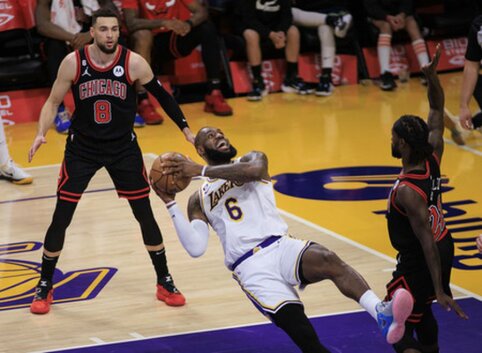 LeBrono sugrįžimas pažymėtas „Lakers“ nesėkme