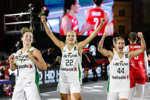 U23 moterų rinktinė – pasaulio čempionato pusfinalyje