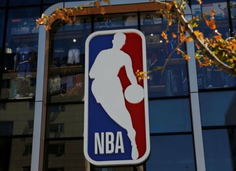NBA svarsto apie konferencijų panaikinimą