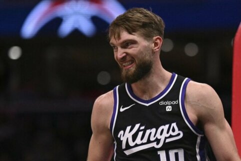 „Kings“ po pratęsimo palaužė „Mavericks“, o J. Valančiūnas su D. Saboniu dominavo po krepšiu