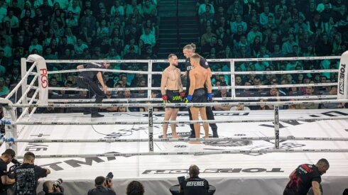 „UTMA 12“ O. Federovičius pasitraukė dėl traumos, E. Šalkovski teisėjų sprendimu pranoko M. Juodpusį