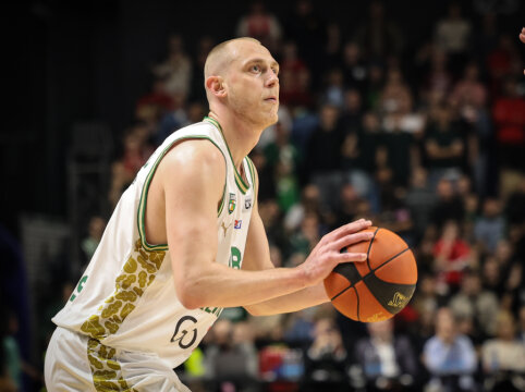 „Žalgiris“ oficialiai atsisveikino su A. Smailagičiumi, jį turėtų pakeisti Ą. Tubelis
