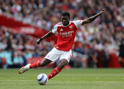 „Arsenal“ futbolininkas T. Partey – nuteistas už penkis skirtingus prievartavimo atvejus
