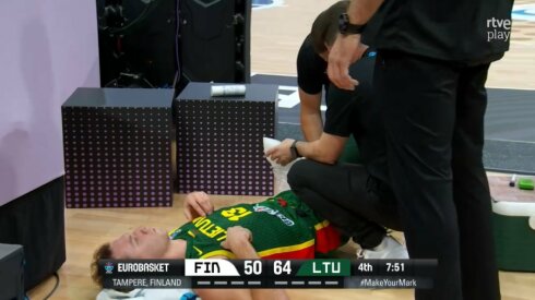 Lietuvos pergalę prieš suomius aptemdė Roko Jokubaičio trauma