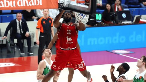 &bdquo;EA7 Emporio Armani&ldquo; pagrindinis centras ir vėl patyrė traumą