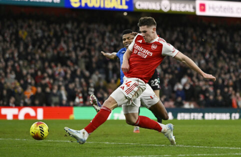 Arsenal įveikė Sunderlandą, o Aston Villa vėl prarado ta&scaron;kus