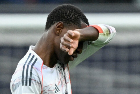 Devynis mačus i&scaron; eilės užbaigusi &bdquo;Bayern&ldquo; ekipa nesugebėjo įveikti Lėverkuzeno &bdquo;Bayer&ldquo; ekipos