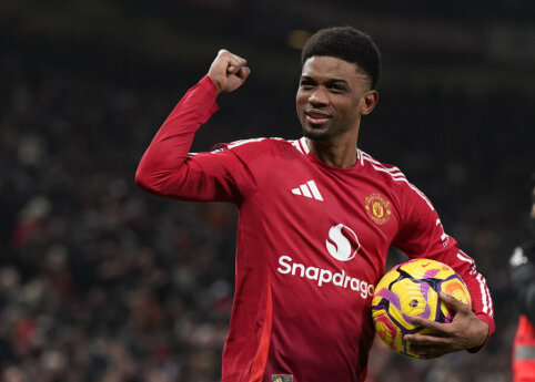 A. Diallo atstovaudamas &bdquo;Man United&ldquo; žaidėjų vardu palaikė trenerį M. Carricką