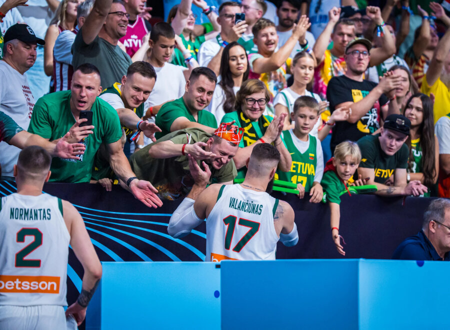 Ketvirtfinalio mūšyje prieš graikus numatoma virš 6 tūkstančių Lietuvos sirgalių