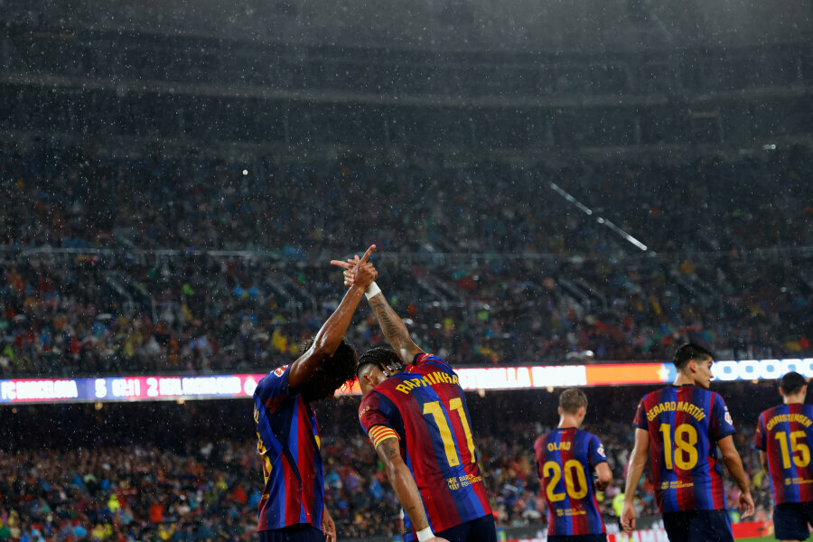 Flicko vadovaujama &bdquo;Barcelona&ldquo; pradėjo sezoną istoriniu tempu